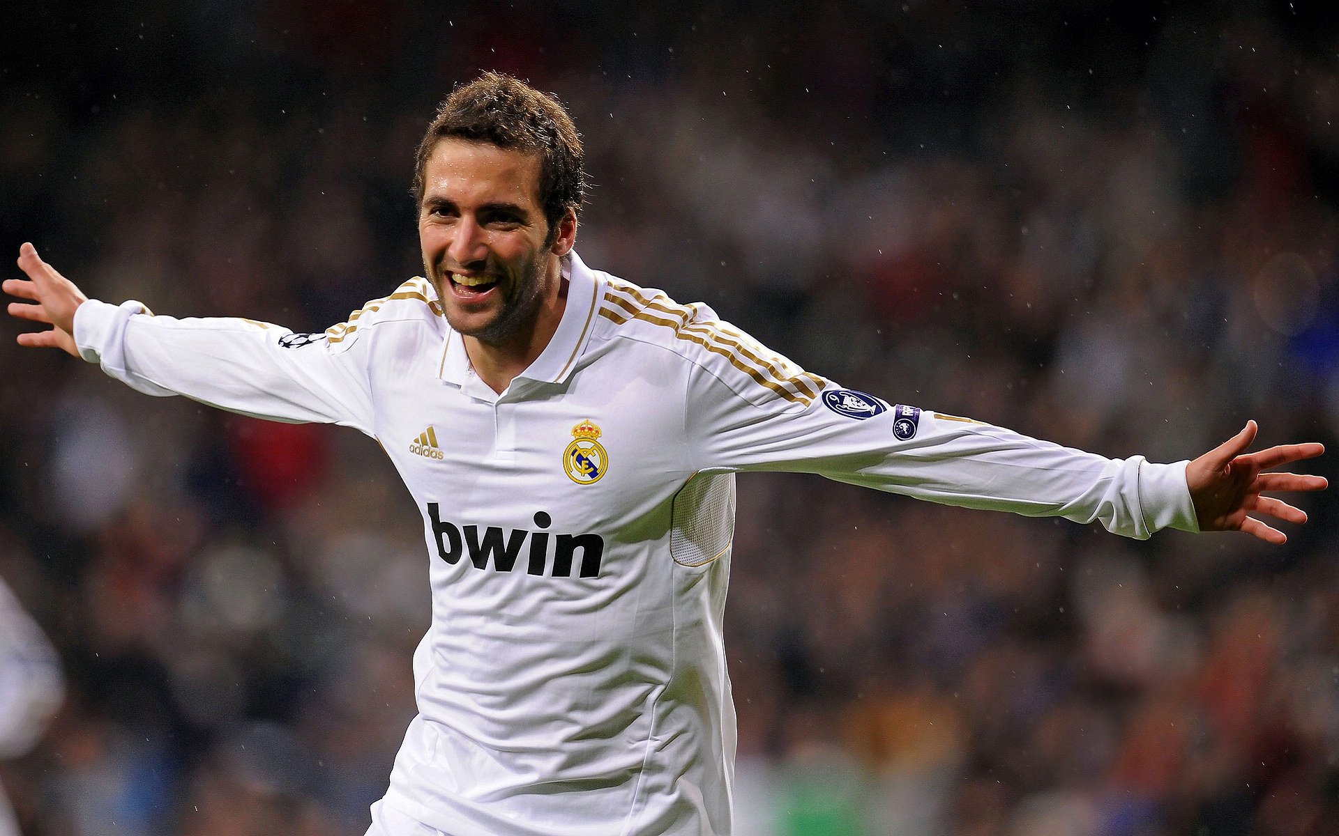 点球决胜时刻突发混乱 塞内加尔球迷冲场引爆安保冲突